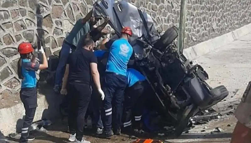 Tunceli'deki Kaza: İki Araç Kafa Kafaya Çarpıştı, Yaralılar Var