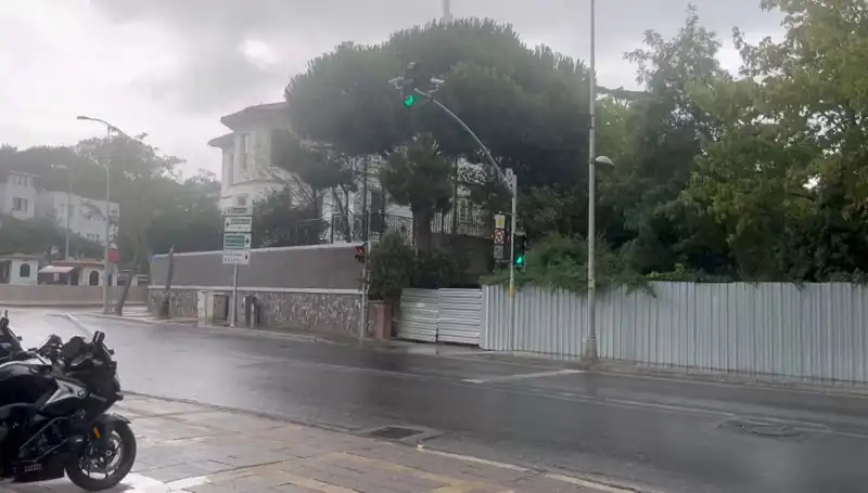 İstanbul'da Sağanak Yağışlar Şehri Rahatlatıyor, Hava Sıcaklıkları Düşüyor