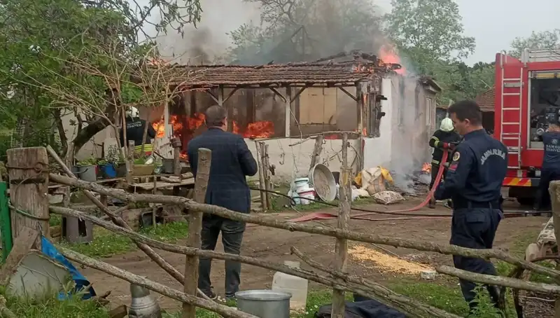 Elektrik Kontağından Çıkan Yangın, Evi Küle Çevirdi: O Anlar Gözü Doldurdu