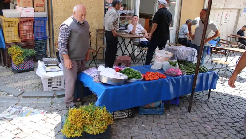 Doğanın Şifası: Dağlarda Kendiliğinden Yetişen Bitki 30 TL’ye Satılıyor