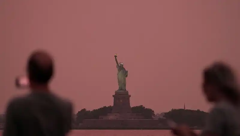 Kanada Yangınları, New York'un Gökyüzünü Karanlığa Bürüdü