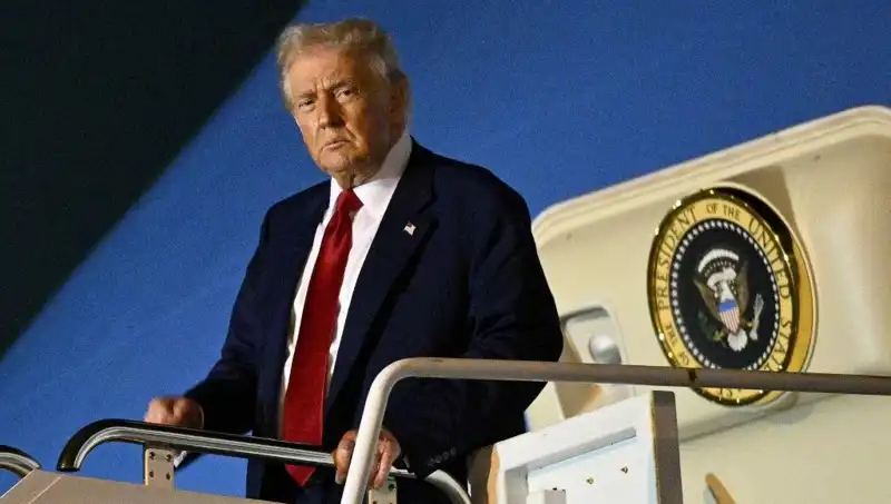 Katar'ın 400 Milyon Dolarlık Jetinin Trump ile İlişkisi Ortaya Çıktı!